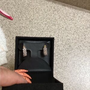 14kt diamond earings.